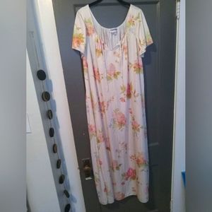 Shadowline vintage floral maxi nightgown